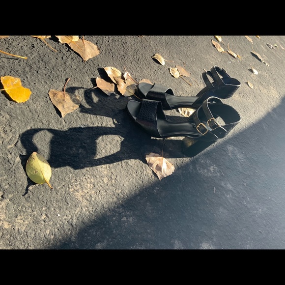 Topshop Shoes - Topshop Snake print Heels Sz 7.5